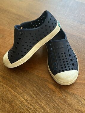 Native Jefferson Slip-On Kids Shoes in Navy